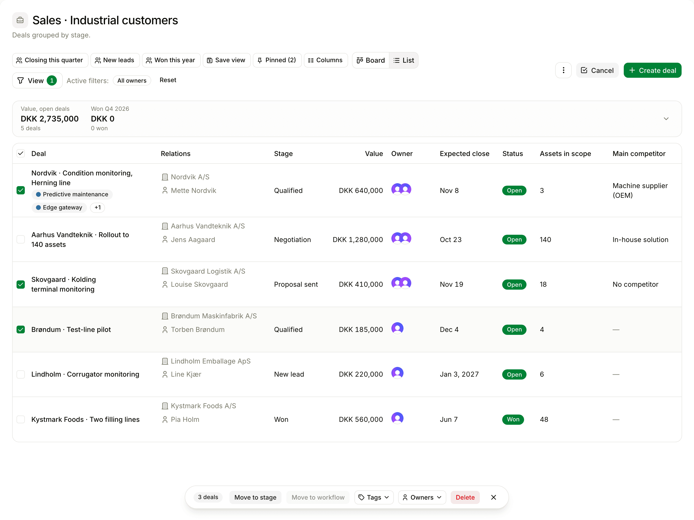 Three deals selected with the bulk edit bar: move stage, tags, owners